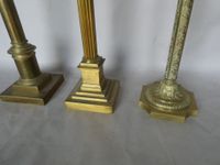 Trois grands pieds de lampe à pétrole en bronze ou laiton. (photo 4)