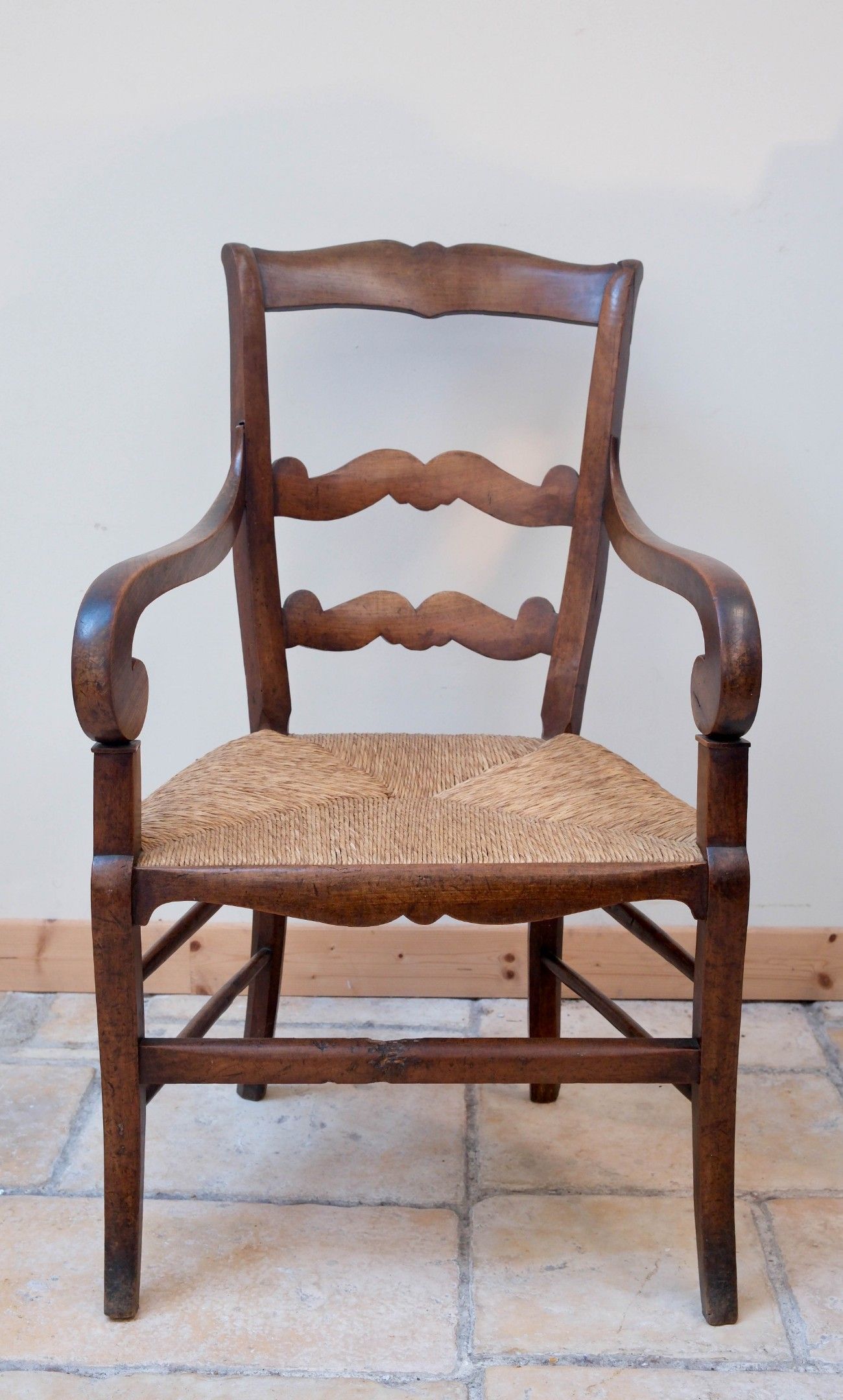 Fauteuil à crosse en bois naturel dossier barrette et assise…