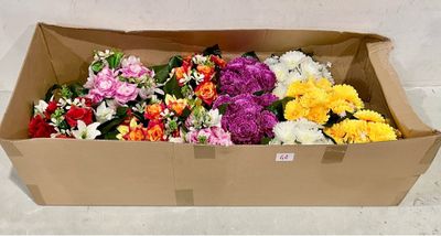 Carton de fleurs artificielles , en l’état . - Photo 1