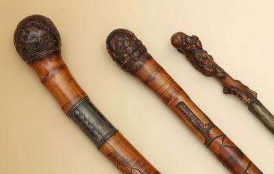 Réunion de 3 CANNES - 2 japonaises en bambou sculpté (fentes…