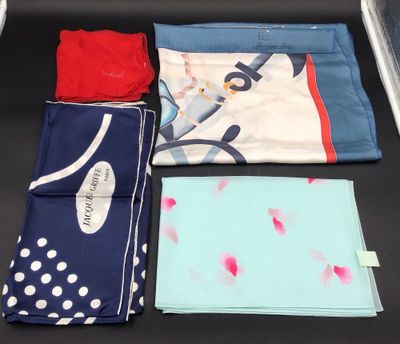 Cacharel, Jaques Griffe, Potrel. Lot de 4 foulard de différentes taill - Photo 1