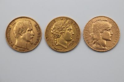 three gold sovereigns, one of which is a sovereign and one of which is a sovereign
