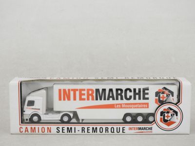 une boîte blanche sur laquelle figure un logo orange et noir