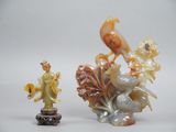 deux figurines d'oiseaux assis l'un sur l'autre