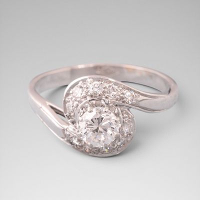 Bague diamant tourbillon En or gris 18K (750) sertie au cent…