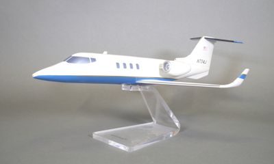 LEARJET Bombardier. Maquette de Jet à deux turbines en résin…
