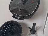 a pan and a frying pan sitting on a table