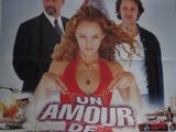 affiche de film français représentant une femme en robe rouge devant un groupe d'hommes