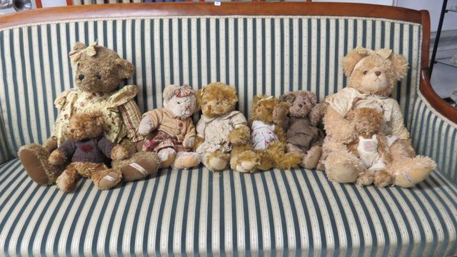Louise MANSEN : lot d’ours en peluches