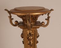Sellette en bois richement mouluré, et sculpté et doré à déc… (photo 5)