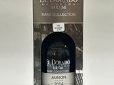 La bouteille de rhum El Dorado se trouve dans la boîte.
