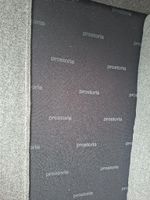 Canapé de marque Prostoria recouvert de feutrine grise, pied… (photo 2)