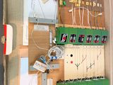 une boîte contenant tout un tas d'appareils électriques