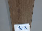 une photo d'un morceau de bois sur lequel est apposée une étiquette de prix