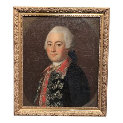 portrait d'un homme vêtu d'un manteau rouge et d'une veste noire