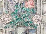 une peinture de fleurs dans un vase sur le rebord d'une fenêtre
