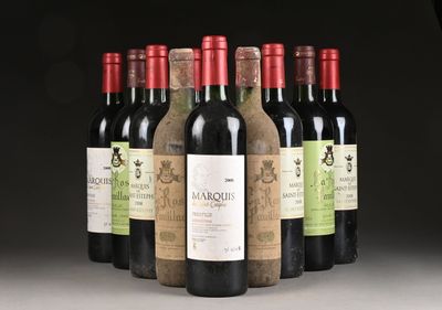six bouteilles de vin sont alignées sur une table