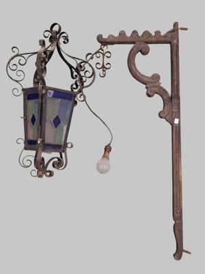 Lanterne en fer laqué noir à quatre faces en vitraux et sa p… - Photo 1