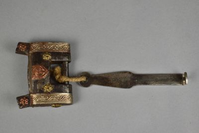 CADENAS probablement de traîneau en fer forgé avec décoratio…