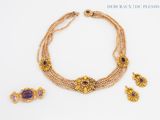 ensemble collier et boucles d'oreilles composé de perles en amethorate, d'amethorate et d'amethorate
