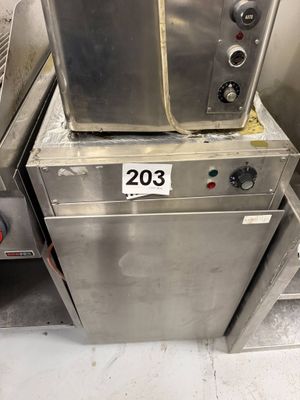 deux fours superposés dans une cuisine