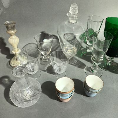 Lot de verres divers dont deuc verres à pied signés R LALIQU…
