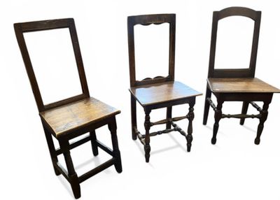 Réunion de trois chaises lorraines en chaises à dossier ajou…