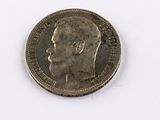 une vieille pièce de monnaie avec un visage d'homme dessus