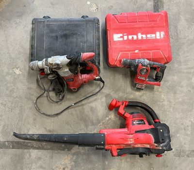 two tools that are sitting on the floor