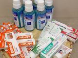 un panier contenant du dentifrice, du dentifrice, du dentifrice, du dentifrice, du dentifrice, du dentifrice, du dentifrice