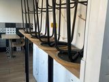 a lot of chairs that are sitting on a shelf