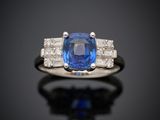 une bague en saphir et diamant