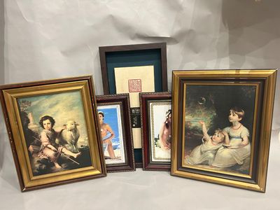 un ensemble de quatre tableaux représentant des femmes et des enfants