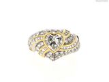 une image d'une bague en diamant et en or sur fond blanc