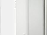 un gros plan sur deux coques blanches pour iPad sur fond blanc