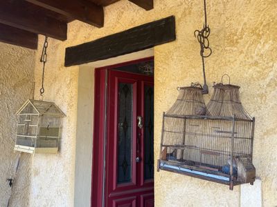 Plusieurs cages réparties dans la maison