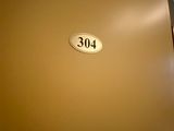 une photo d'une porte sur laquelle figure un numéro