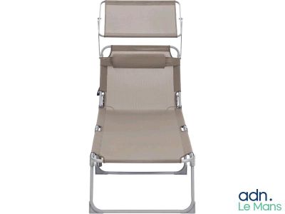 une photo d'un fauteuil de salon beige avec une structure en métal