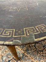 Table ronde avec plateau gainé de cuir à décor de rosace et … (photo 4)