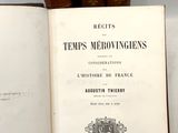 deux livres posés sur une table, avec une étiquette de prix dessus