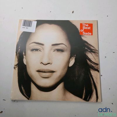 la photo d'une femme aux cheveux longs en couverture d'un magazine