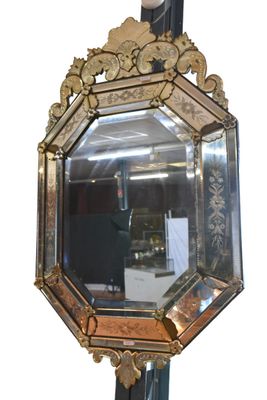 Grand miroir à parecloses en verre de Venise coiffé d'un fro…