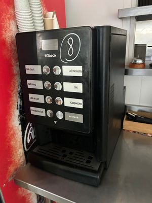 a coffee machine sitting on a counter in a kitchen