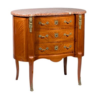 une petite commode avec un plateau en marbre