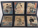 quatre gravures japonaises encadrées représentant des geishas avec des parapluies