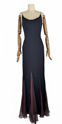 le dos d'une robe sur un mannequin mannequin mannequin mannequin mannequin mannequin mannequin mannequin mann