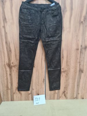 Lot de 120 pantalons femme  motifs ? Tailles diffrentes (3…