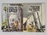 deux livres posés sur une table, avec une photo d'un homme et d'une femme devant une statue