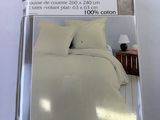 packaging of a bed with two pillows and a pillow case