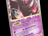 un gros plan d'une carte Pokémon avec un œil rouge